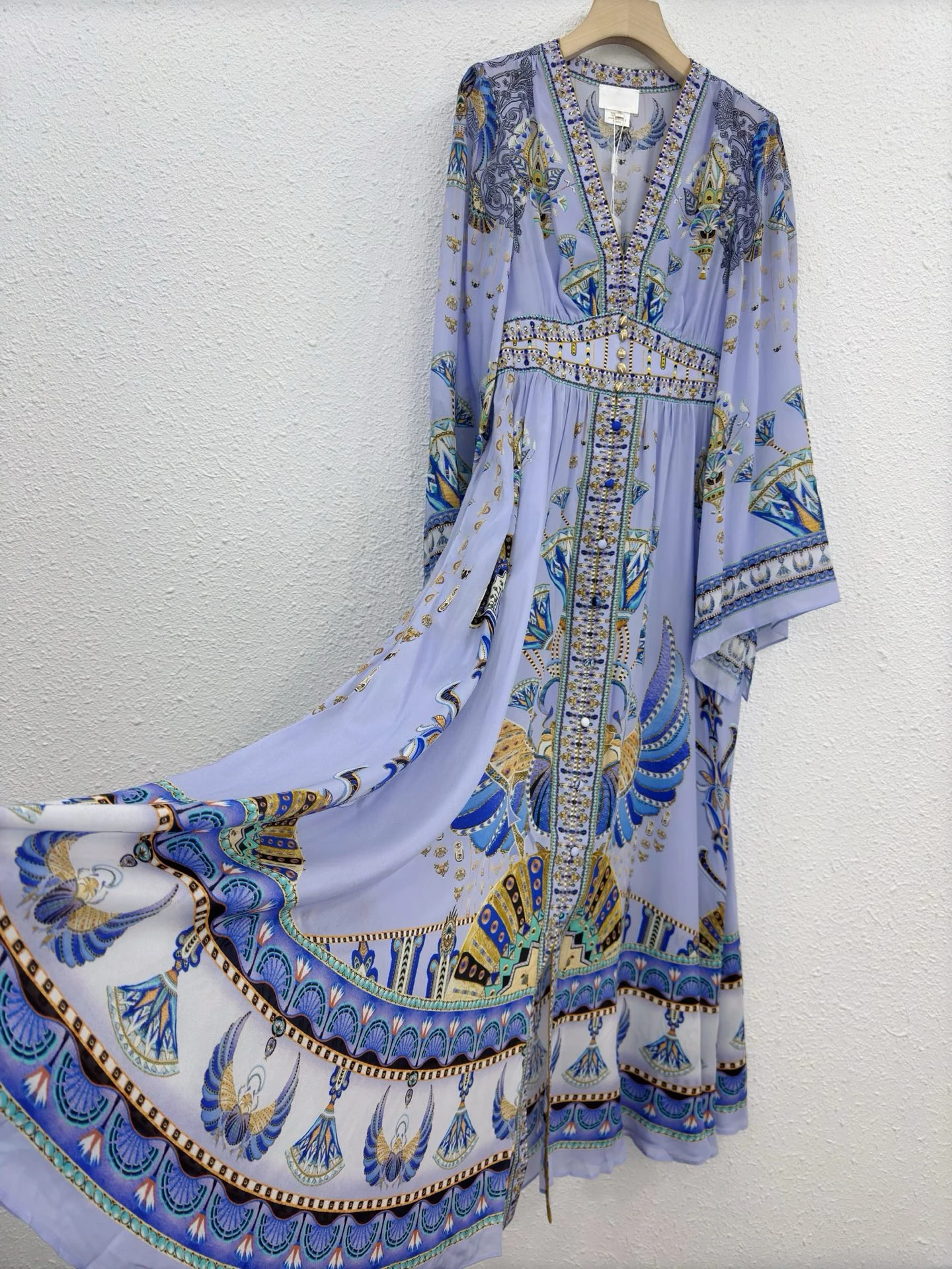 EVACANDIS 100% натуральный шелк с расклешенными рукавами, женское новое роскошное платье миди с принтом высокого качества, богемное винтажное милое платье с бриллиантами
EVACANDIS 100% натуральный шелк с расклешенными рукавами, женское новое роскошное платье миди с принтом высокого качества, богемное винтажное милое платье с бриллиантами