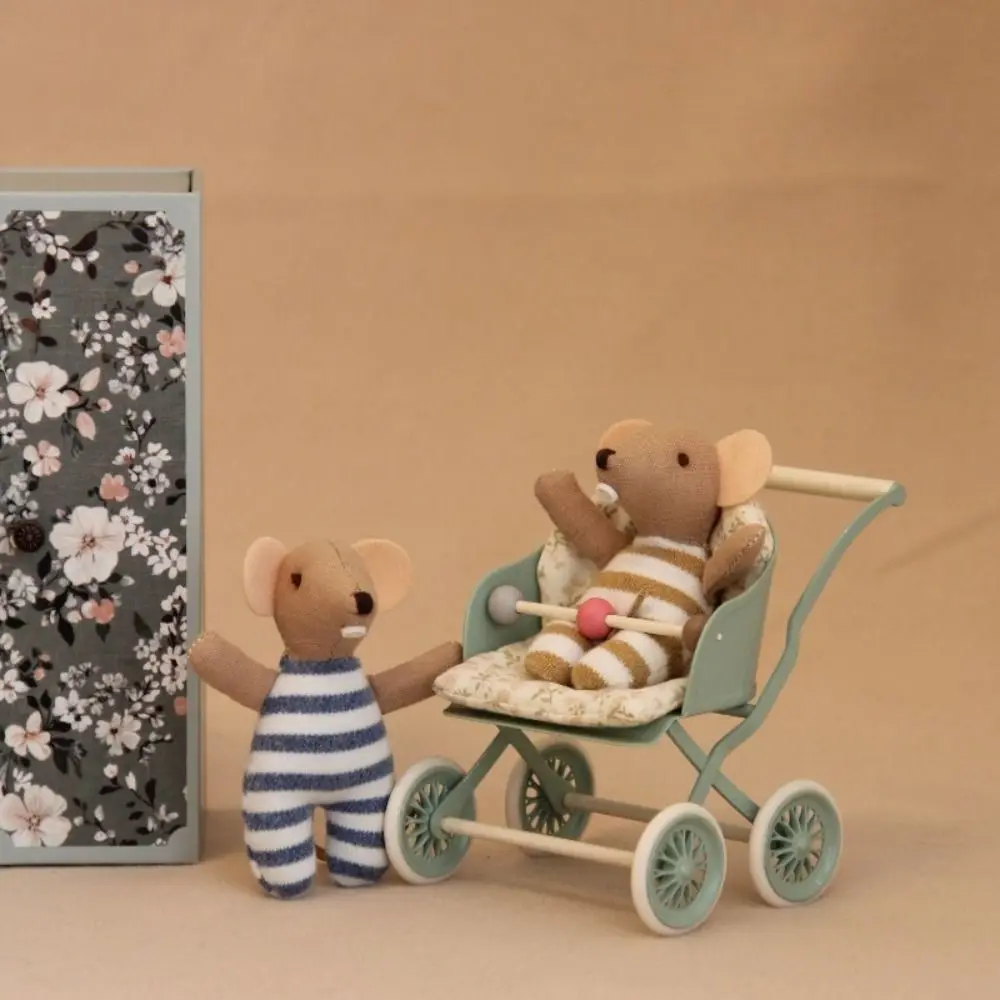 New 1:12 Doll House Home Furnishings Miniature Artificial Children's Toy Model Metal Baby Stroller
New 1:12 Doll House Home Furnishings Miniature Artificial Children's Toy Model Metal Baby Stroller
