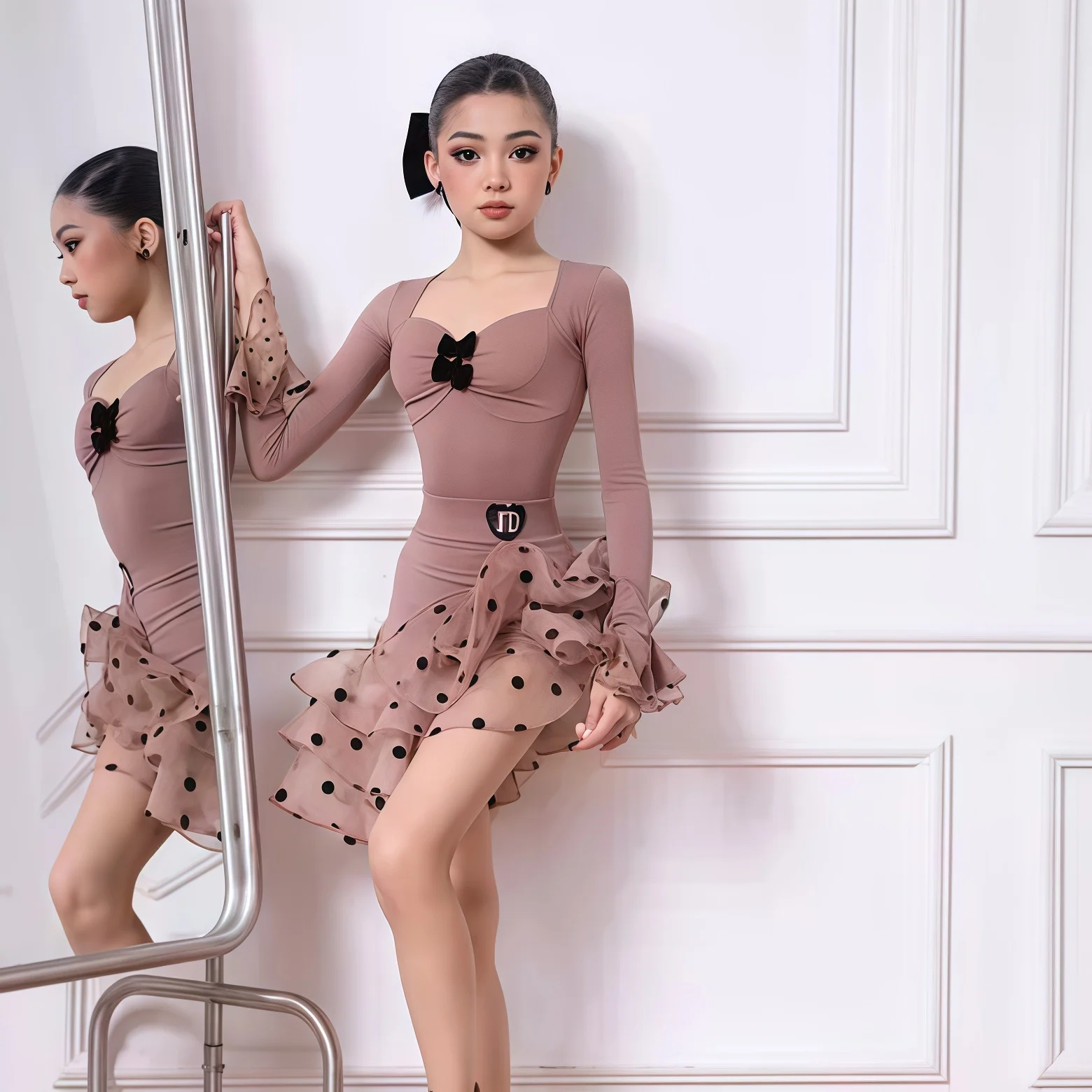 customized women adult girls Latin dance costume square collar long sleeves large skirt temperament national standard dance set
customized women adult girls Latin dance costume square collar long sleeves large skirt temperament national standard dance set