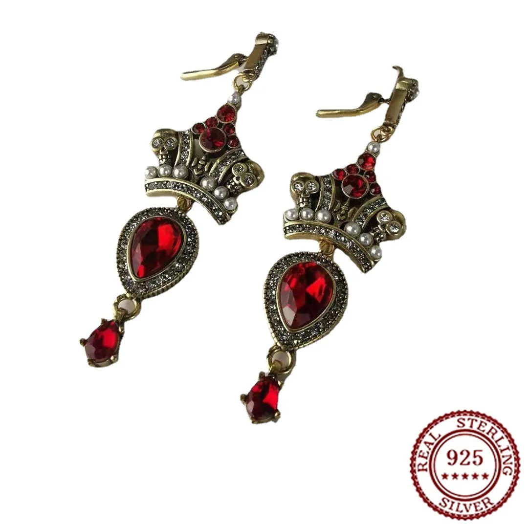 2025 New Trendy Classic Crown Pearl Red Diamond Earhook Baroque Retro Diamond Set Ruby Skull Pendant Earrings
2025 New Trendy Classic Crown Pearl Red Diamond Earhook Baroque Retro Diamond Set Ruby Skull Pendant Earrings