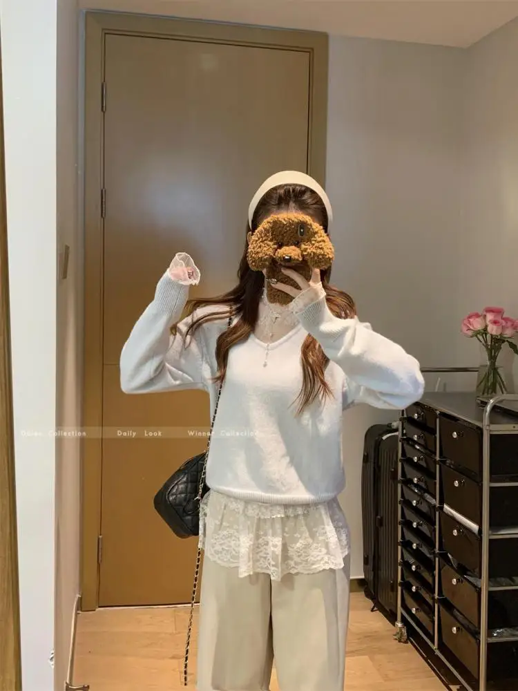 French Women's Solid Patchwork Lace High Neck Versatile Short Sweater Autumn Winter Elegant Long Sleeved Holiday Pullover Tops
French Women's Solid Patchwork Lace High Neck Versatile Short Sweater Autumn Winter Elegant Long Sleeved Holiday Pullover Tops