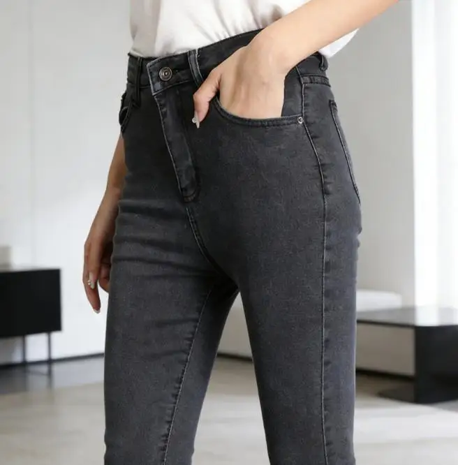 Spring Autumn Women Solid Color Denim Shorts High-Waisted Stretchy Minimalist Slim-Fit Versatile Commuting Bottoms
Spring Autumn Women Solid Color Denim Shorts High-Waisted Stretchy Minimalist Slim-Fit Versatile Commuting Bottoms