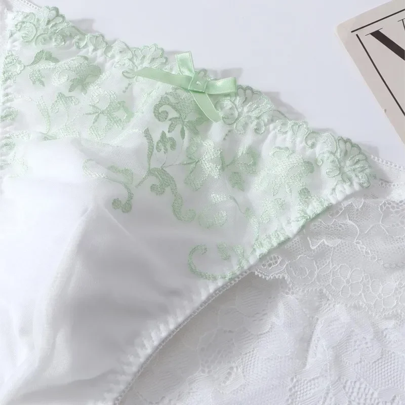 Sexy Embroidered Lace Trim Sheer Mid Waist Briefs Convex Pouch Men's Underwear Comfortable Quick Dry
Sexy Embroidered Lace Trim Sheer Mid Waist Briefs Convex Pouch Men's Underwear Comfortable Quick Dry
