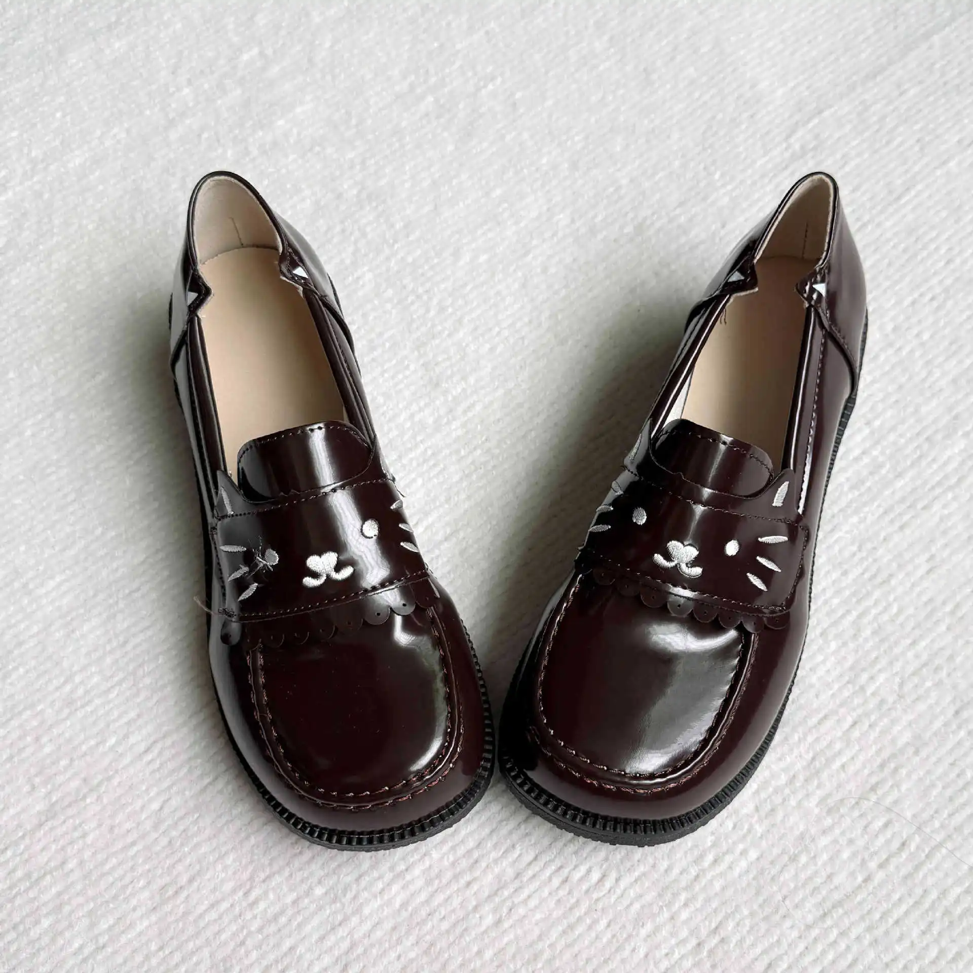 Japanese Preppy Cartoon Cat Loafers Women Scalloped Edge Slip On Kitty Flats Uniform Glossy Faux Leather Shoes For Students Girl
Japanese Preppy Cartoon Cat Loafers Women Scalloped Edge Slip On Kitty Flats Uniform Glossy Faux Leather Shoes For Students Girl