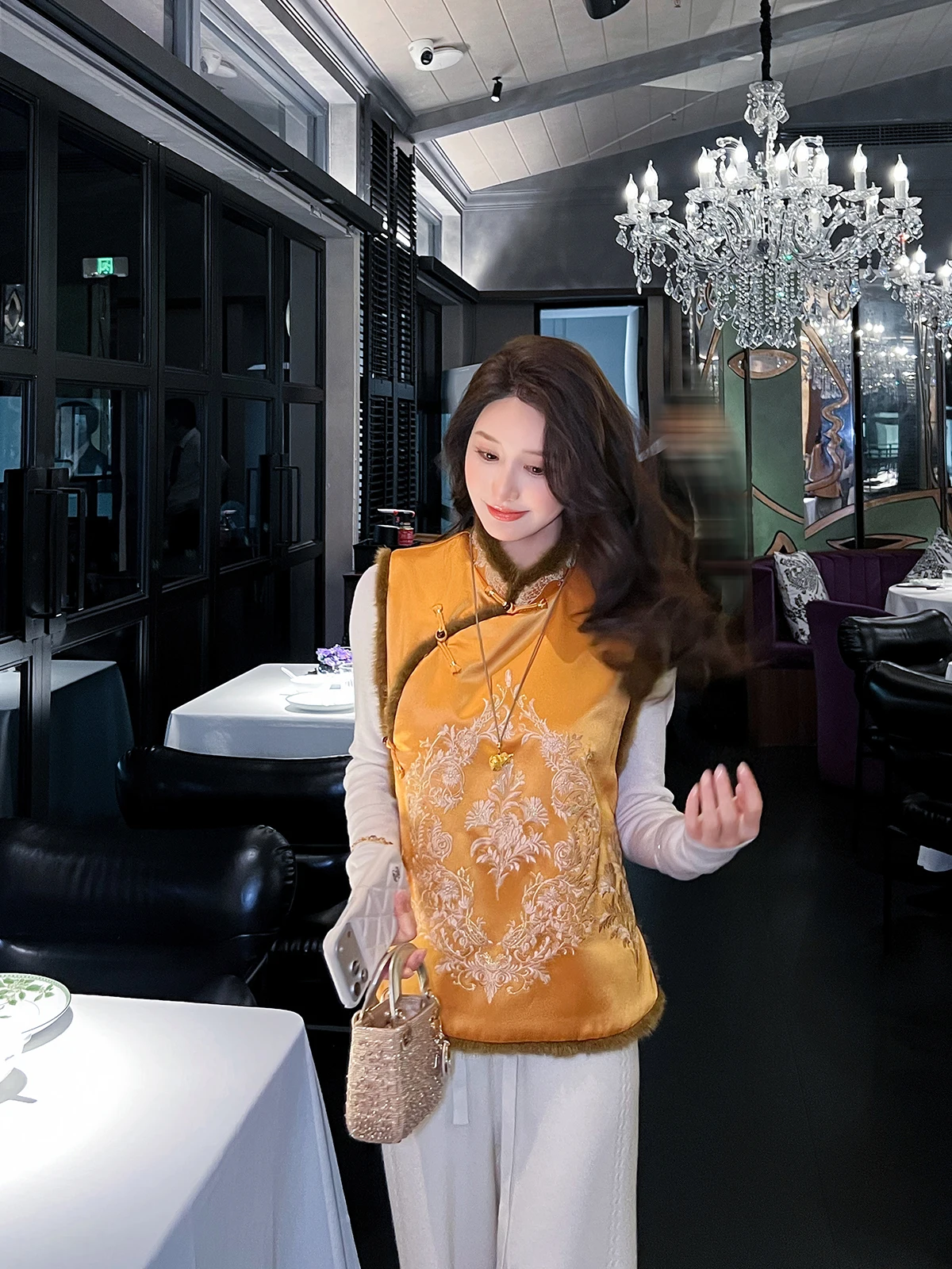 Жилет женский Luguoga из утолщенного ацетатного хлопка с вышивкой в стиле ретро, с цветочным узором, для деловых встреч и повседневной носки
Жилет женский Luguoga из утолщенного ацетатного хлопка с вышивкой в стиле ретро, с цветочным узором, для деловых встреч и повседневной носки