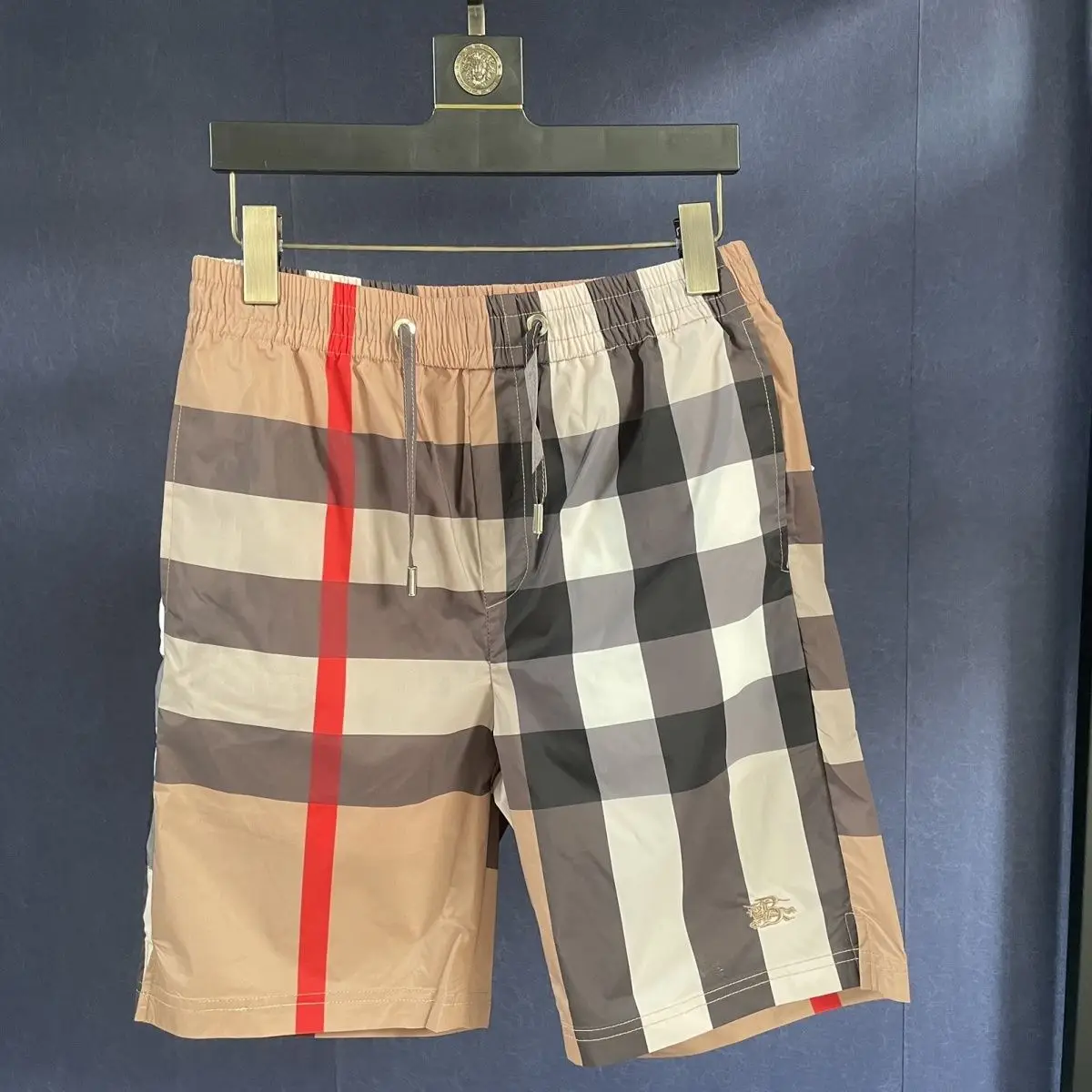 Men's Summer Trend Thin Shorts Fashion Checked Five-Point Pants Quick-Drying Loose Trend Checked British Beach Pants
Men's Summer Trend Thin Shorts Fashion Checked Five-Point Pants Quick-Drying Loose Trend Checked British Beach Pants