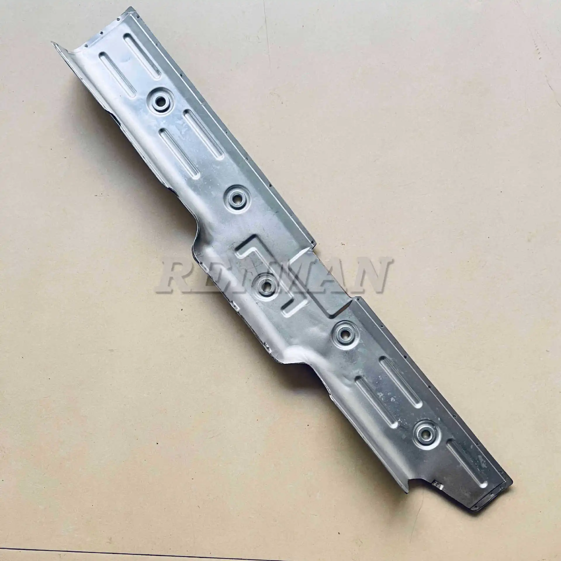 For Cummins engine parts Dongfeng flagship exhaust branch heat shield assembly 5580016 heat shield
For Cummins engine parts Dongfeng flagship exhaust branch heat shield assembly 5580016 heat shield
