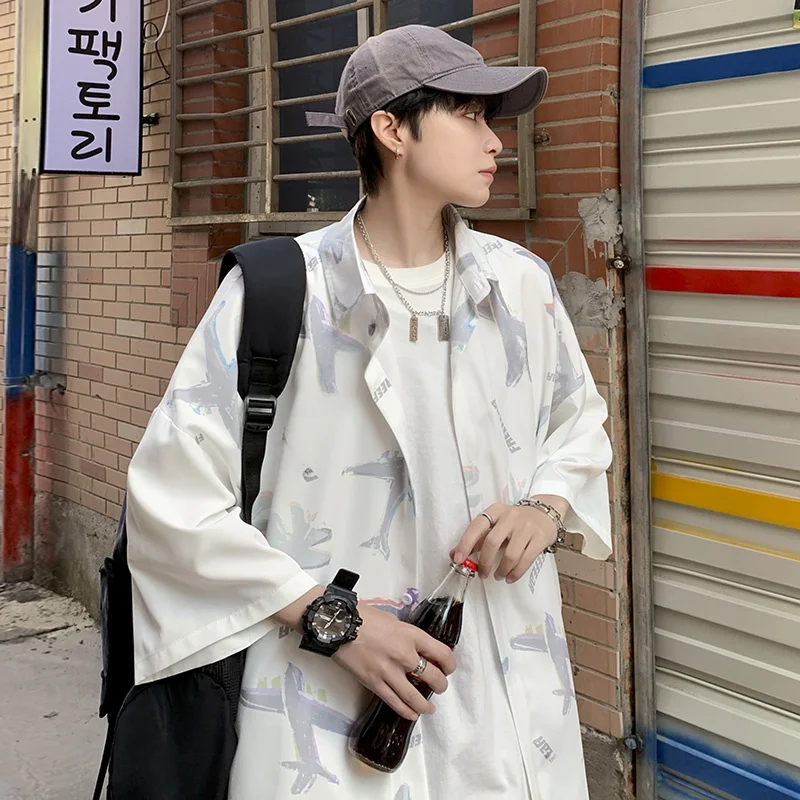 Summer Ice Silk ort Sve Men's Casual Faion Loose irt Trendy Hong Kong Sle Korean Version College Sle Printed irt
Summer Ice Silk ort Sve Men's Casual Faion Loose irt Trendy Hong Kong Sle Korean Version College Sle Printed irt