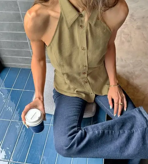 Top Women 2025 Summer Latest Commuting Hot Girl Sleeveless Hanging Neck Backless Outerwear New Simple Slimming Daily Vest Top
Top Women 2025 Summer Latest Commuting Hot Girl Sleeveless Hanging Neck Backless Outerwear New Simple Slimming Daily Vest Top