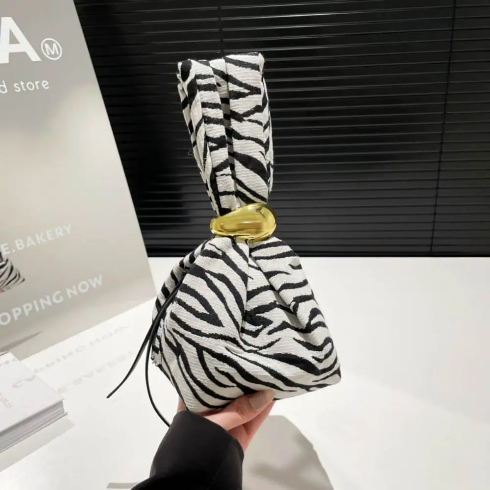 Casual Cute Printed Knot Wrist Bag Storage Bag Purse Leopard Print Handbag Fashion Stripe Makeup Bag Girl
Casual Cute Printed Knot Wrist Bag Storage Bag Purse Leopard Print Handbag Fashion Stripe Makeup Bag Girl