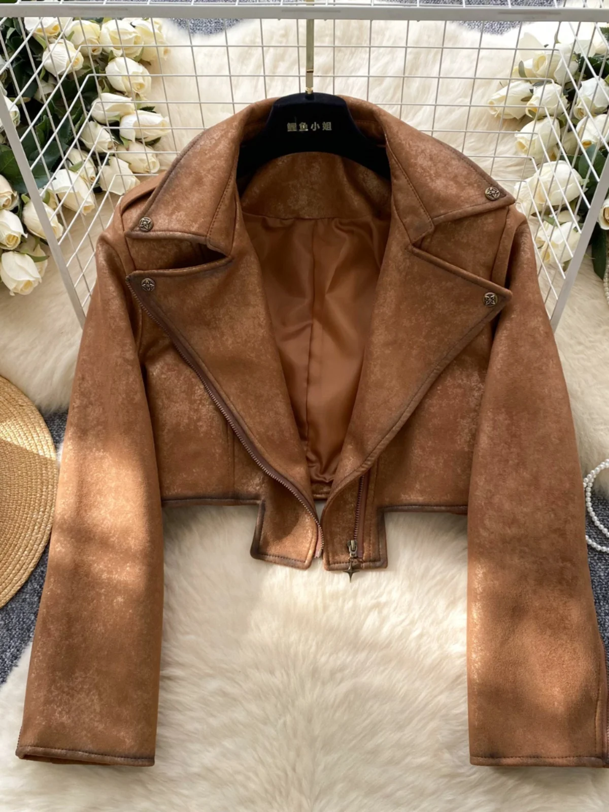 American Style Retro Deer Skin Velvet Jacket Women's Winter New Design Short Collar Casual Small Size Top Button Closure
American Style Retro Deer Skin Velvet Jacket Women's Winter New Design Short Collar Casual Small Size Top Button Closure