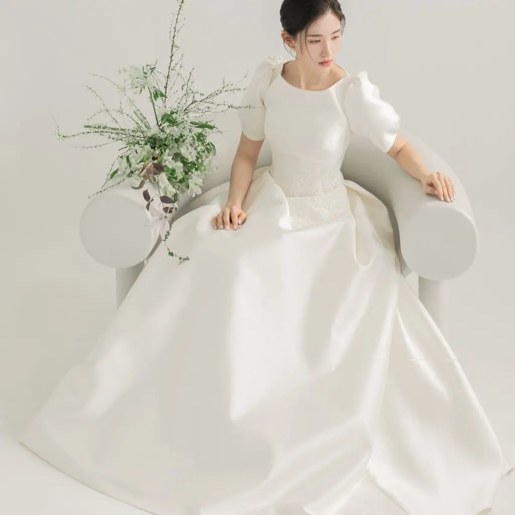Satin Short Sleeves Wedding Dress A Line Sweep Train Elegant Bridal Gown Lace Up Back Applique Lace Bridal Photoshoot Dress T557
Satin Short Sleeves Wedding Dress A Line Sweep Train Elegant Bridal Gown Lace Up Back Applique Lace Bridal Photoshoot Dress T557