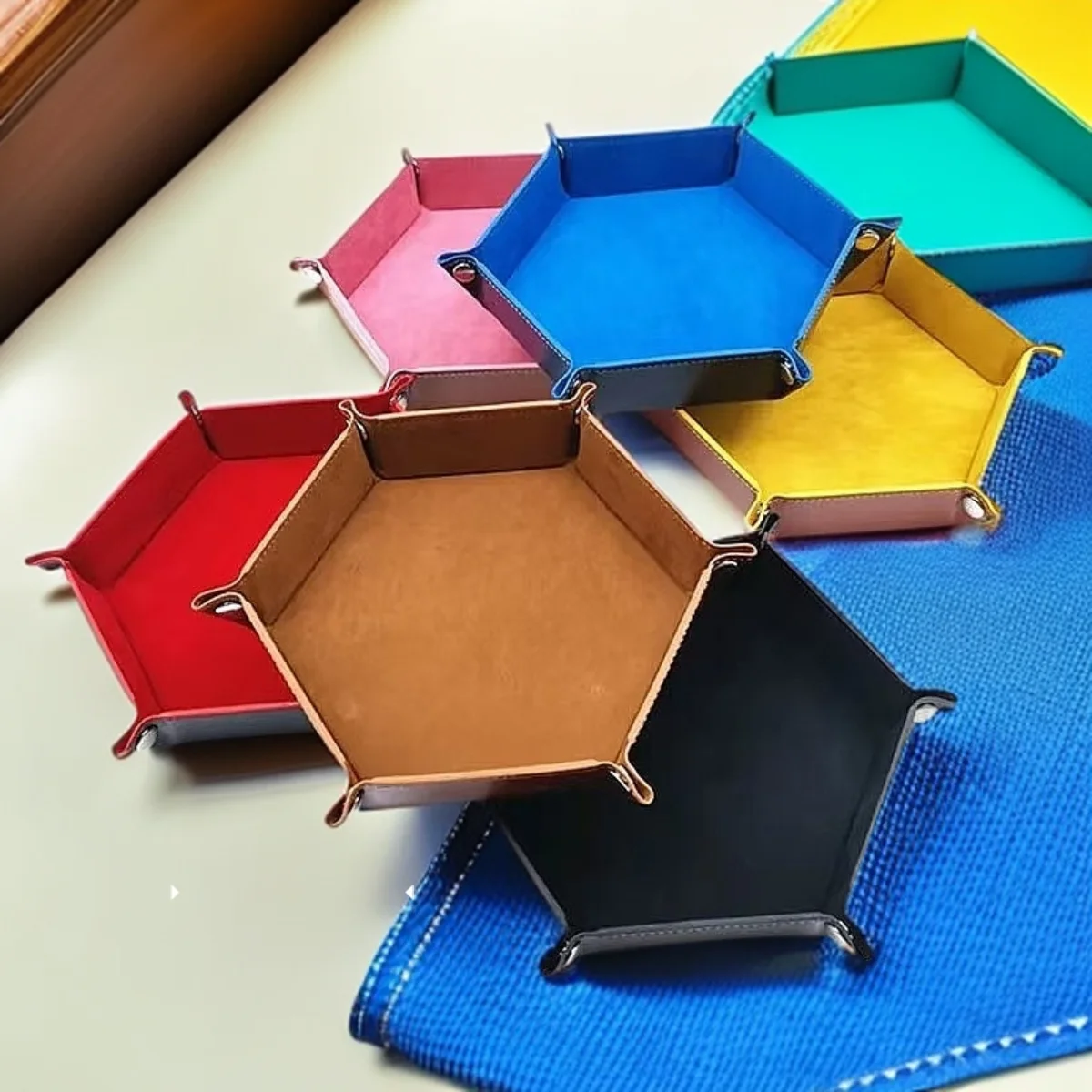 Large Dice Tray Hex Velvet Game Board Key Miscellaneous PU Leather Tabletop Game Storage Tray Dice Disk Playing Card Organizer
Large Dice Tray Hex Velvet Game Board Key Miscellaneous PU Leather Tabletop Game Storage Tray Dice Disk Playing Card Organizer