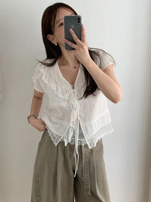 Fashionable Korean Style Lace Patchwork Short Sleeve Shirt Women's Bow Tie Collar Doll Shirt Design Sense Elegance Top
Fashionable Korean Style Lace Patchwork Short Sleeve Shirt Women's Bow Tie Collar Doll Shirt Design Sense Elegance Top