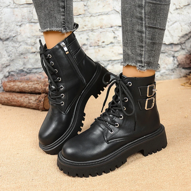 Мотоциклетные ботинки на платформе с металлической пряжкой, женские большие размеры 42, черные ботильоны из искусственной кожи, женские короткие ботильоны на толстой подошве со шнуровкой
Мотоциклетные ботинки на платформе с металлической пряжкой, женские большие размеры 42, черные ботильоны из искусственной кожи, женские короткие ботильоны на толстой подошве со шнуровкой