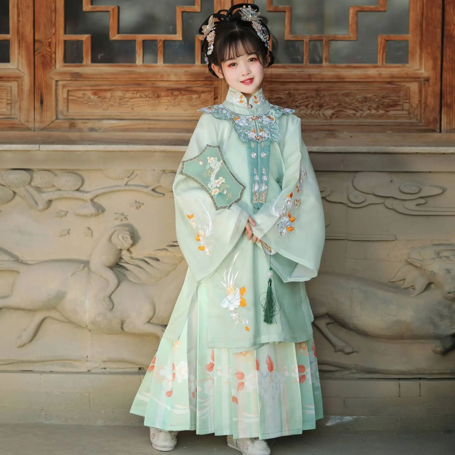 Vintage Chinese Traditional Ming Dynasty Cloud Shoulder Hanfu Girl Embroider Dress Costumes Fairy Princess Kids Perform Dresses
Vintage Chinese Traditional Ming Dynasty Cloud Shoulder Hanfu Girl Embroider Dress Costumes Fairy Princess Kids Perform Dresses