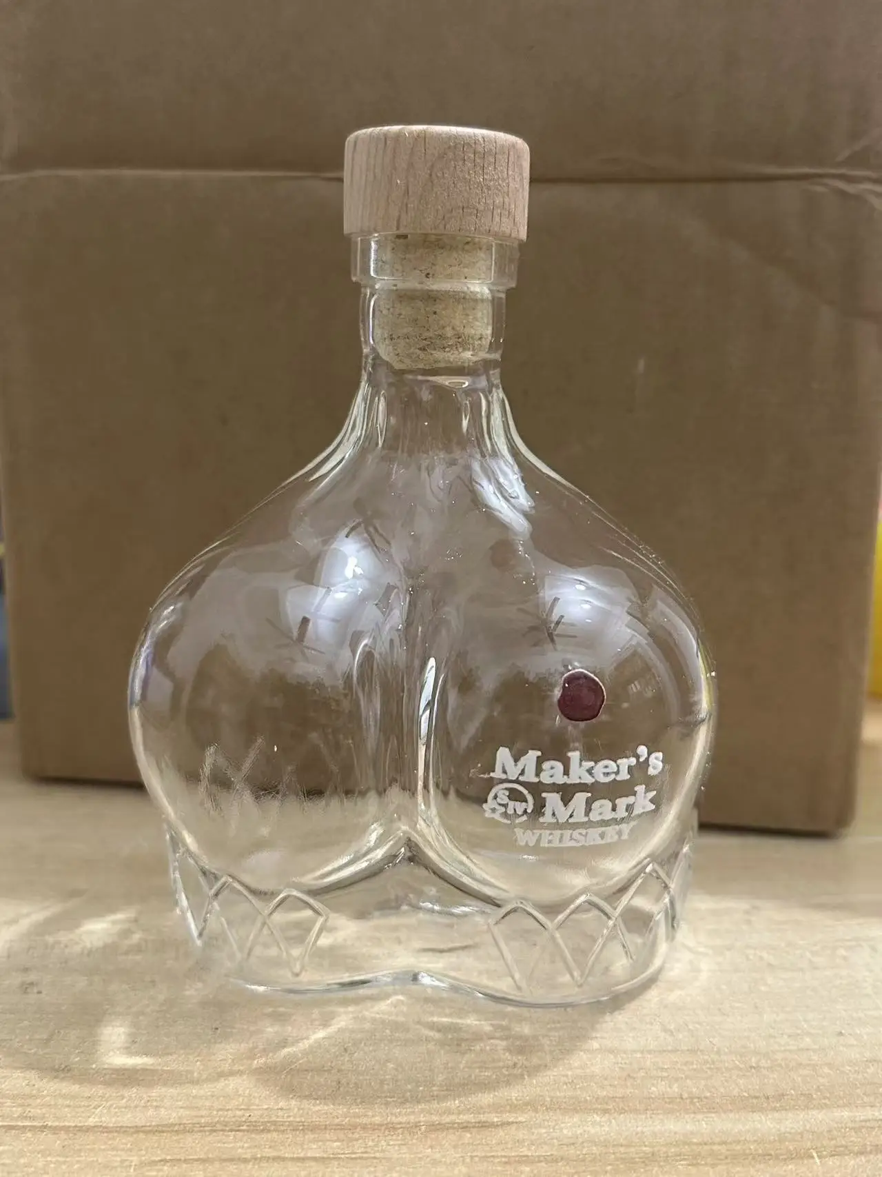 Novelty Buttocks Shape Whiskey Decanter, Handcrafted Crystal Glass Liquor Bottle, Funny Gift for Whiskey Lovers & Home Bar Decor
Novelty Buttocks Shape Whiskey Decanter, Handcrafted Crystal Glass Liquor Bottle, Funny Gift for Whiskey Lovers & Home Bar Decor