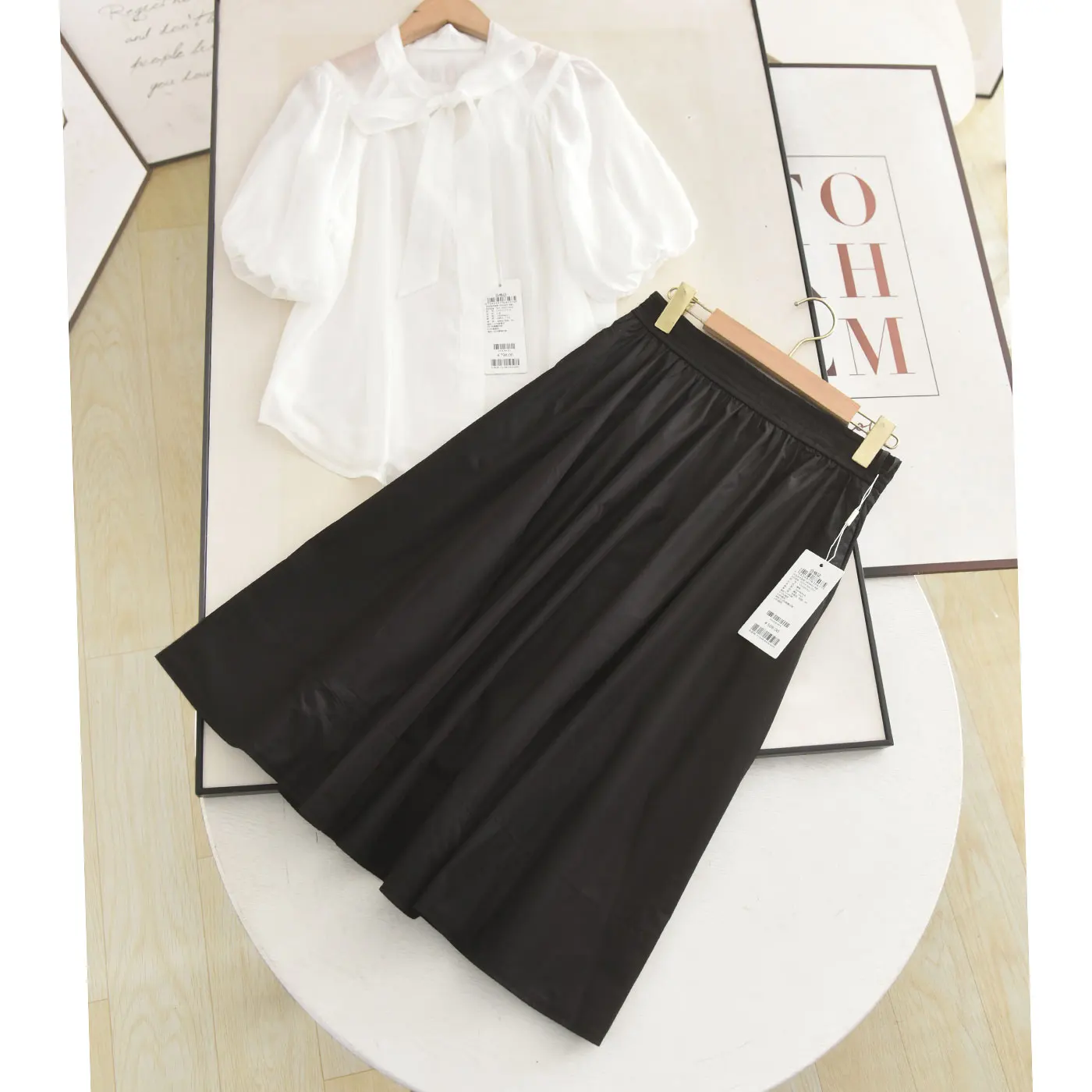 Elegant Sweet Bubble Sleeve Shirt High Waist A-Line Skirt Two-Piece Set Women's Fashion Summer Outfit High Waist Design
Elegant Sweet Bubble Sleeve Shirt High Waist A-Line Skirt Two-Piece Set Women's Fashion Summer Outfit High Waist Design
