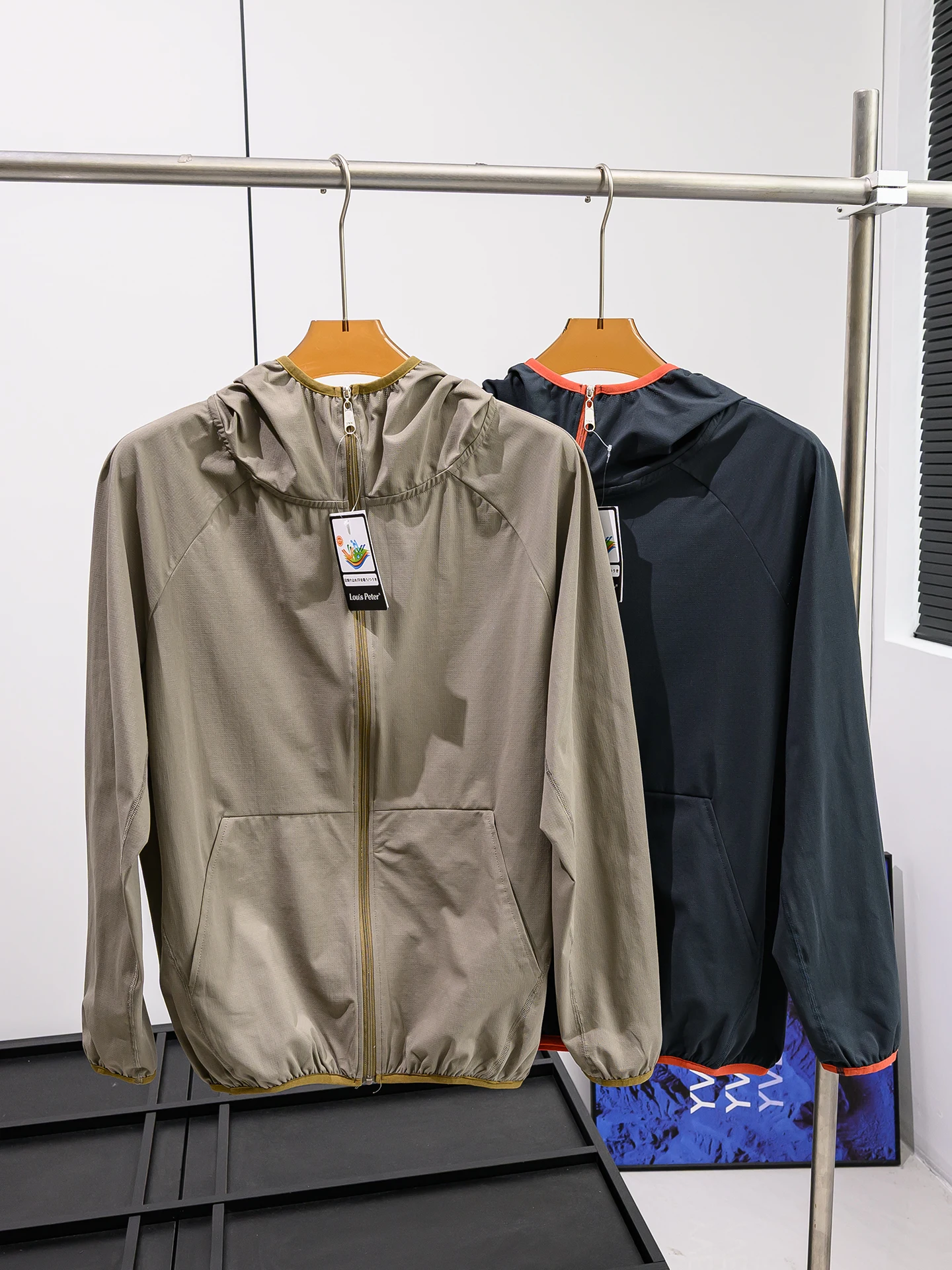 Men's Lightweight Hoodie Jacket Breathable High Elastic Quick Dry Sun Protection Summer Casual Style Zipper Closure Long Sleeve
Men's Lightweight Hoodie Jacket Breathable High Elastic Quick Dry Sun Protection Summer Casual Style Zipper Closure Long Sleeve