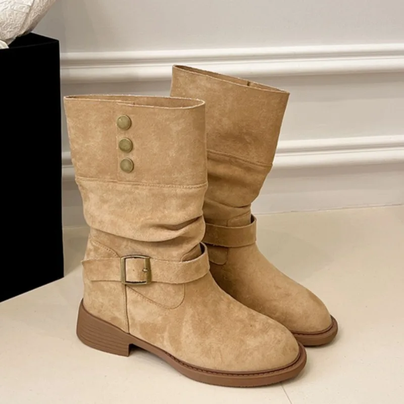 Stylish Studded Metal Pointed Toe Cow Suede Hair Sleeve Soft Sole Non-slip Wear-resistant Square Heel Mid-barrel Boots
Stylish Studded Metal Pointed Toe Cow Suede Hair Sleeve Soft Sole Non-slip Wear-resistant Square Heel Mid-barrel Boots