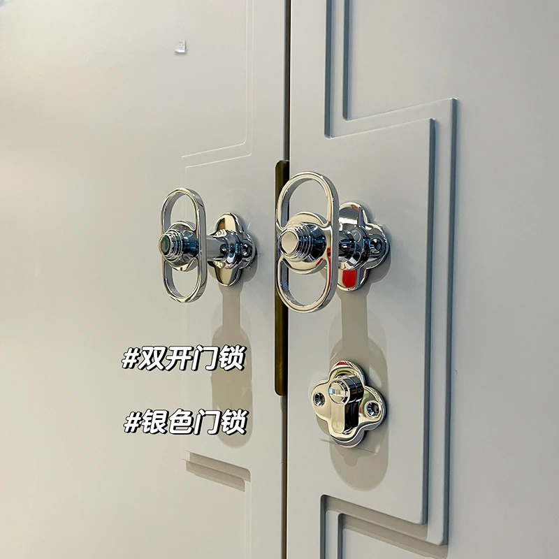 Olrvli Brass Chrome Plated Silver Retro French Door Lock Four-Leaf Clover Double Door Lock Oval Mute Door Handle
Olrvli Brass Chrome Plated Silver Retro French Door Lock Four-Leaf Clover Double Door Lock Oval Mute Door Handle