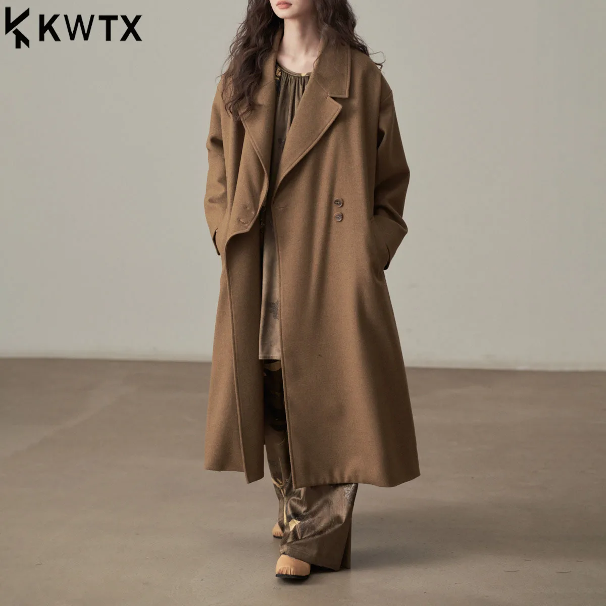 KWTX 2025 New Women's 100% Wool Coat Asymmetric Double Breasted Lapel Trench Coat Winter Elegant Casual High Quality Fashion
KWTX 2025 New Women's 100% Wool Coat Asymmetric Double Breasted Lapel Trench Coat Winter Elegant Casual High Quality Fashion