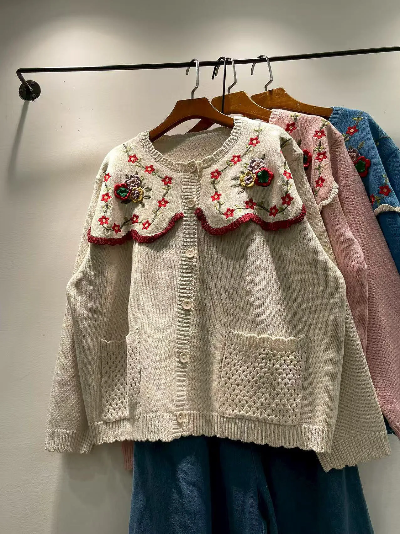 Autumn Winter Women's Loose Cotton Long Sve Embroidered round Ne Open Cardigan Sweater Sweet Sle Warm Thermal Faion
Autumn Winter Women's Loose Cotton Long Sve Embroidered round Ne Open Cardigan Sweater Sweet Sle Warm Thermal Faion