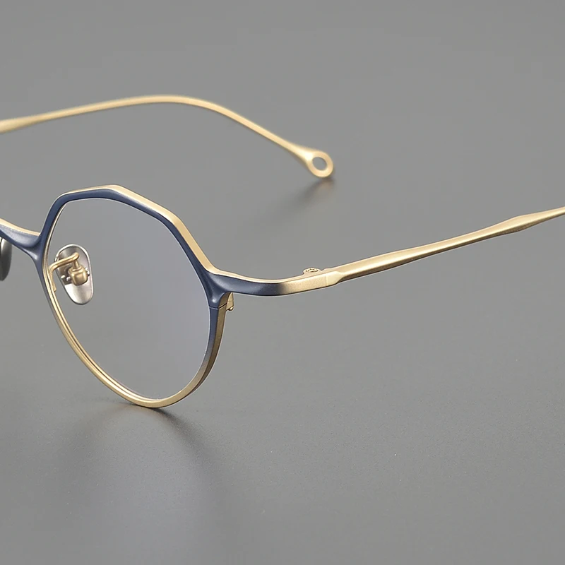 2025 new Handmade two-color designer ultra-light pure titanium myopia glasses frame, retro polygonal female anti-blue
2025 new Handmade two-color designer ultra-light pure titanium myopia glasses frame, retro polygonal female anti-blue