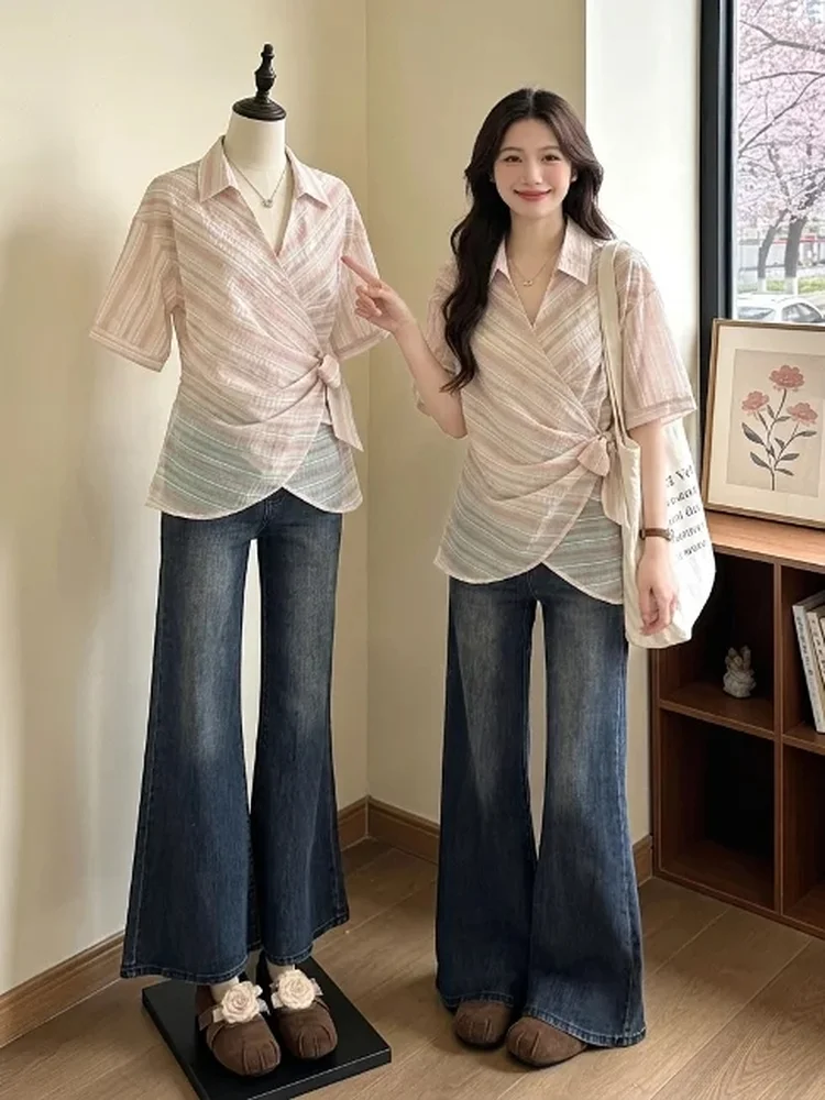 Pink Striped V-Neck Short Sleeve Shirt Women's Summer New Style Waist-Cinching Shoulder-Length Top Korean Style Commute Wind
Pink Striped V-Neck Short Sleeve Shirt Women's Summer New Style Waist-Cinching Shoulder-Length Top Korean Style Commute Wind