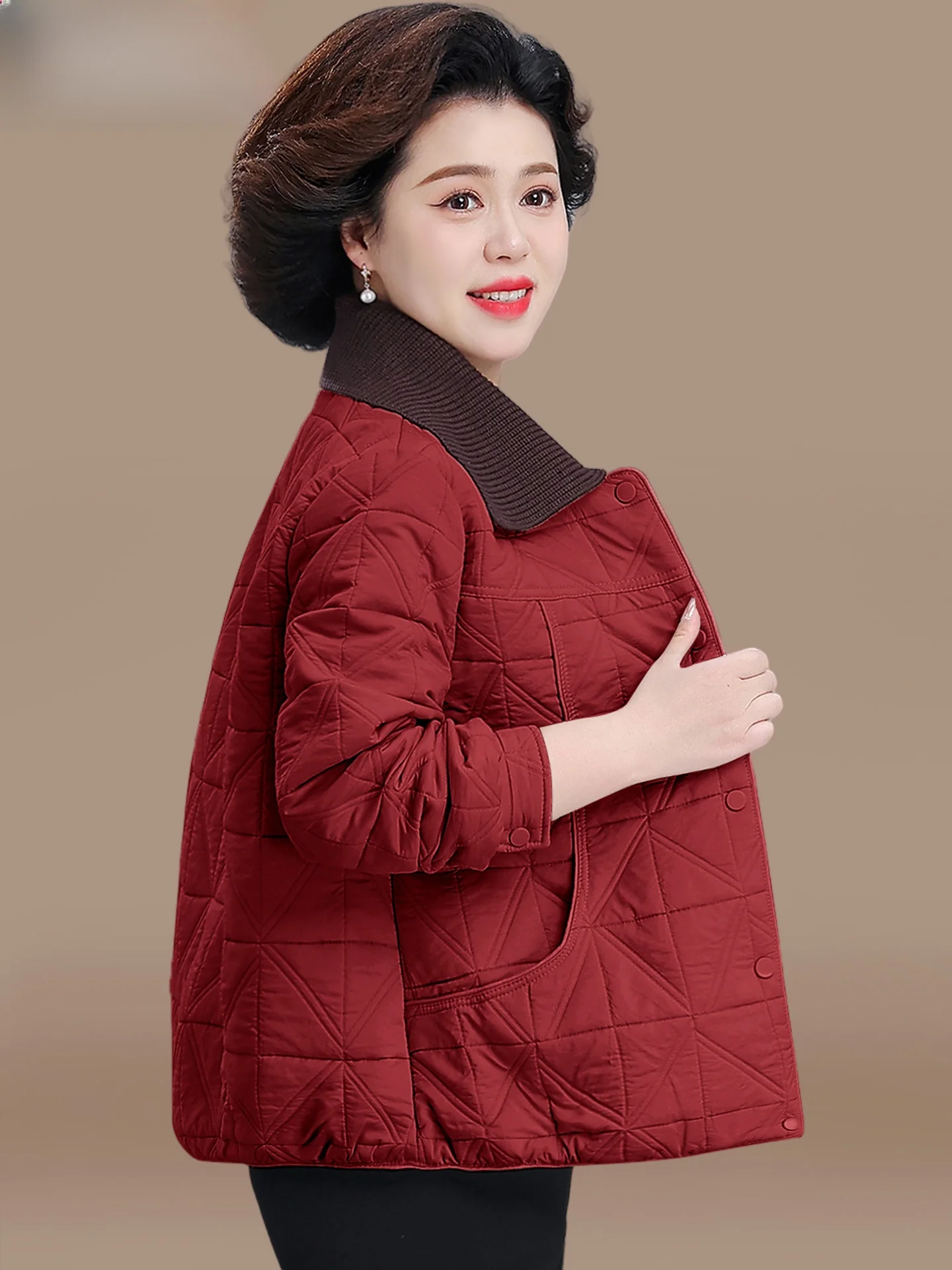 Red ort Coat Spring Faion for Mom 2026 New Sle Middle-Aged Women Jaet Windbreaker Casual Series Button Design
Red ort Coat Spring Faion for Mom 2026 New Sle Middle-Aged Women Jaet Windbreaker Casual Series Button Design
