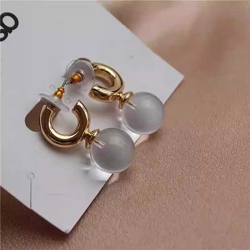 New transparent round ball C-shaped earrings, simple, elegant and fashionable women”s earrings
New transparent round ball C-shaped earrings, simple, elegant and fashionable women”s earrings