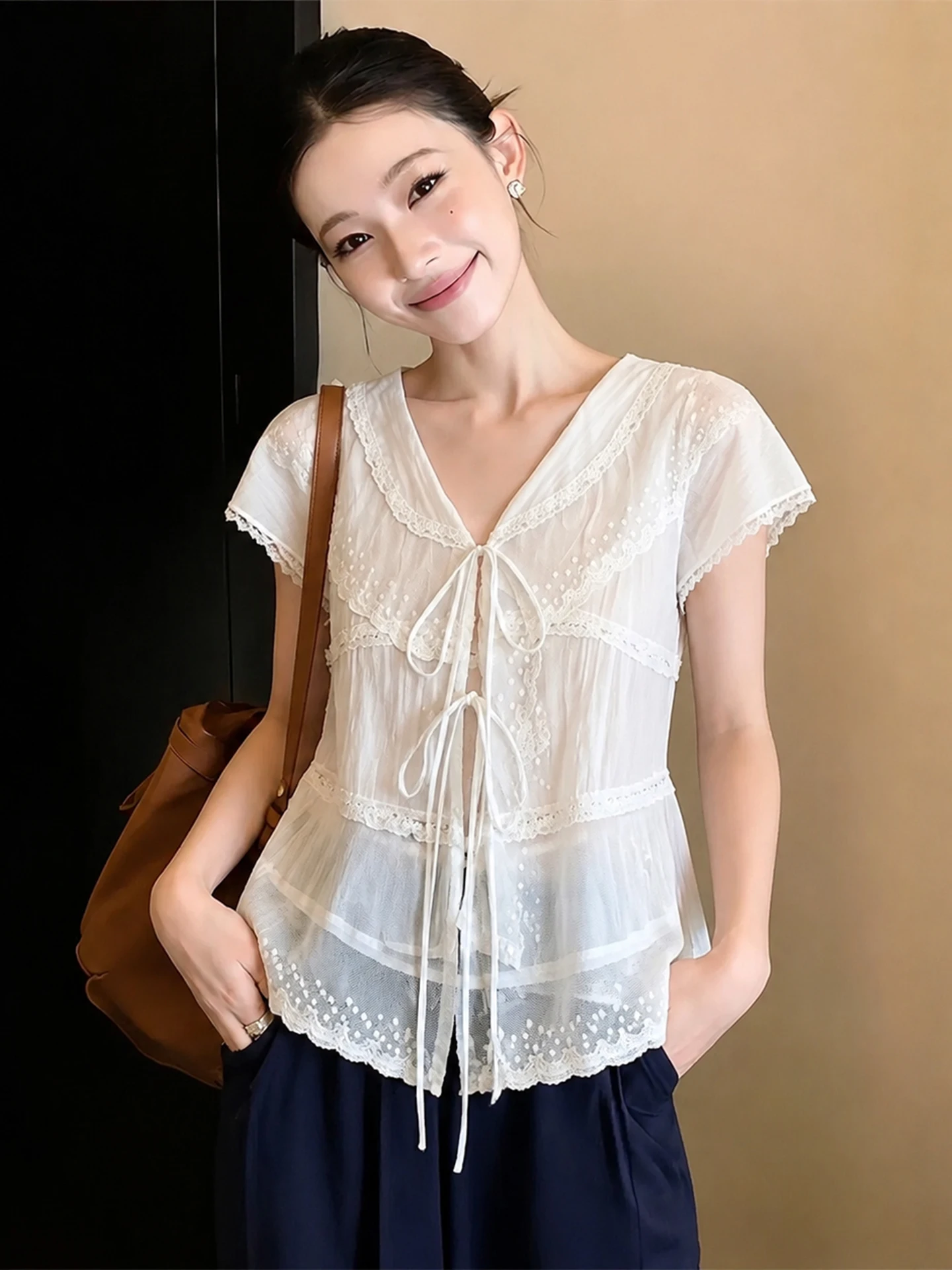 Korean Style Summer Fashion Sexy Sweet Lace Collar Slim Fit Cotton Linen Short Sleeve Shirt Three-Quarter Length V-neck Butto...
Korean Style Summer Fashion Sexy Sweet Lace Collar Slim Fit Cotton Linen Short Sleeve Shirt Three-Quarter Length V-neck Butto...