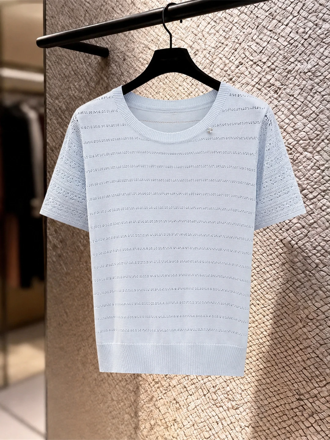 Laid-back Style round Neck Short Sleeve Ice Silk Slimming Summer Commute Knitted Top Loose Fit Korean Straight Cut Knitwear
Laid-back Style round Neck Short Sleeve Ice Silk Slimming Summer Commute Knitted Top Loose Fit Korean Straight Cut Knitwear