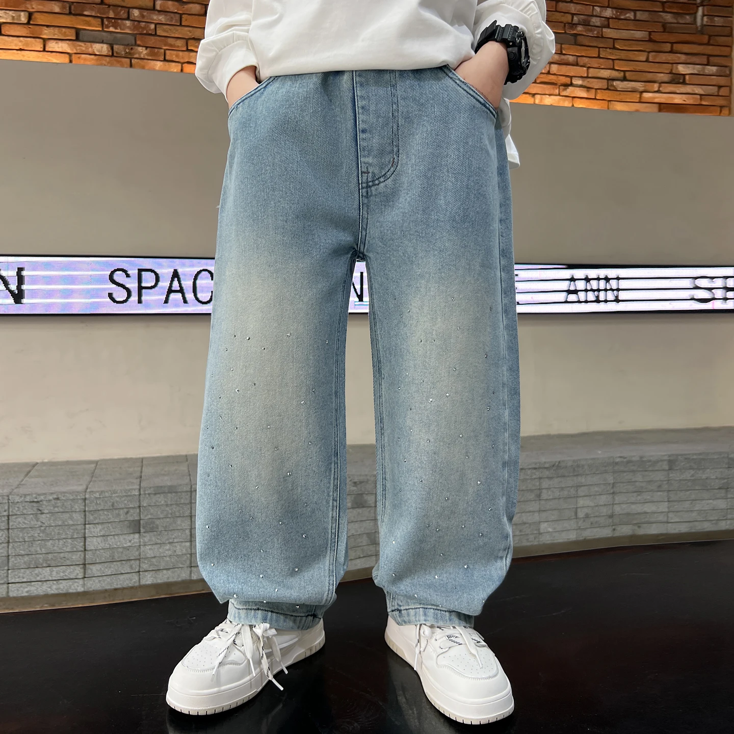 Новые повседневные осенне-зимние свободные брюки в корейском стиле для мальчиков 2025 года, высокое качество, 4-15 лет
Новые повседневные осенне-зимние свободные брюки в корейском стиле для мальчиков 2025 года, высокое качество, 4-15 лет