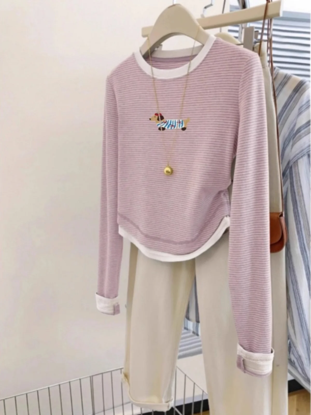 Outlets Pink Striped Short Sleeve Long T-Shirt Women's Base Shirt Commute Style Korean Version Slim Fit round Neck Top
Outlets Pink Striped Short Sleeve Long T-Shirt Women's Base Shirt Commute Style Korean Version Slim Fit round Neck Top