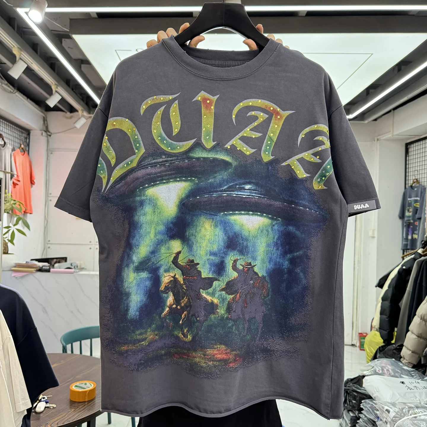 American Street Style T-Shirt Hole Washed Outdated Rhinestone Short Sleeve Loose Casual Cotton Shoulder Sleeve
American Street Style T-Shirt Hole Washed Outdated Rhinestone Short Sleeve Loose Casual Cotton Shoulder Sleeve