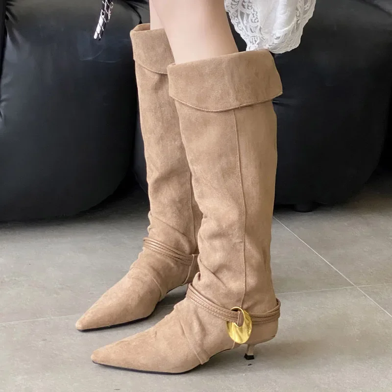 Eilyken модный дизайн, женские сапоги до колена с металлической пряжкой и острым носком, элегантная осенне-зимняя обувь на тонком низком каблуке 
Eilyken модный дизайн, женские сапоги до колена с металлической пряжкой и острым носком, элегантная осенне-зимняя обувь на тонком низком каблуке