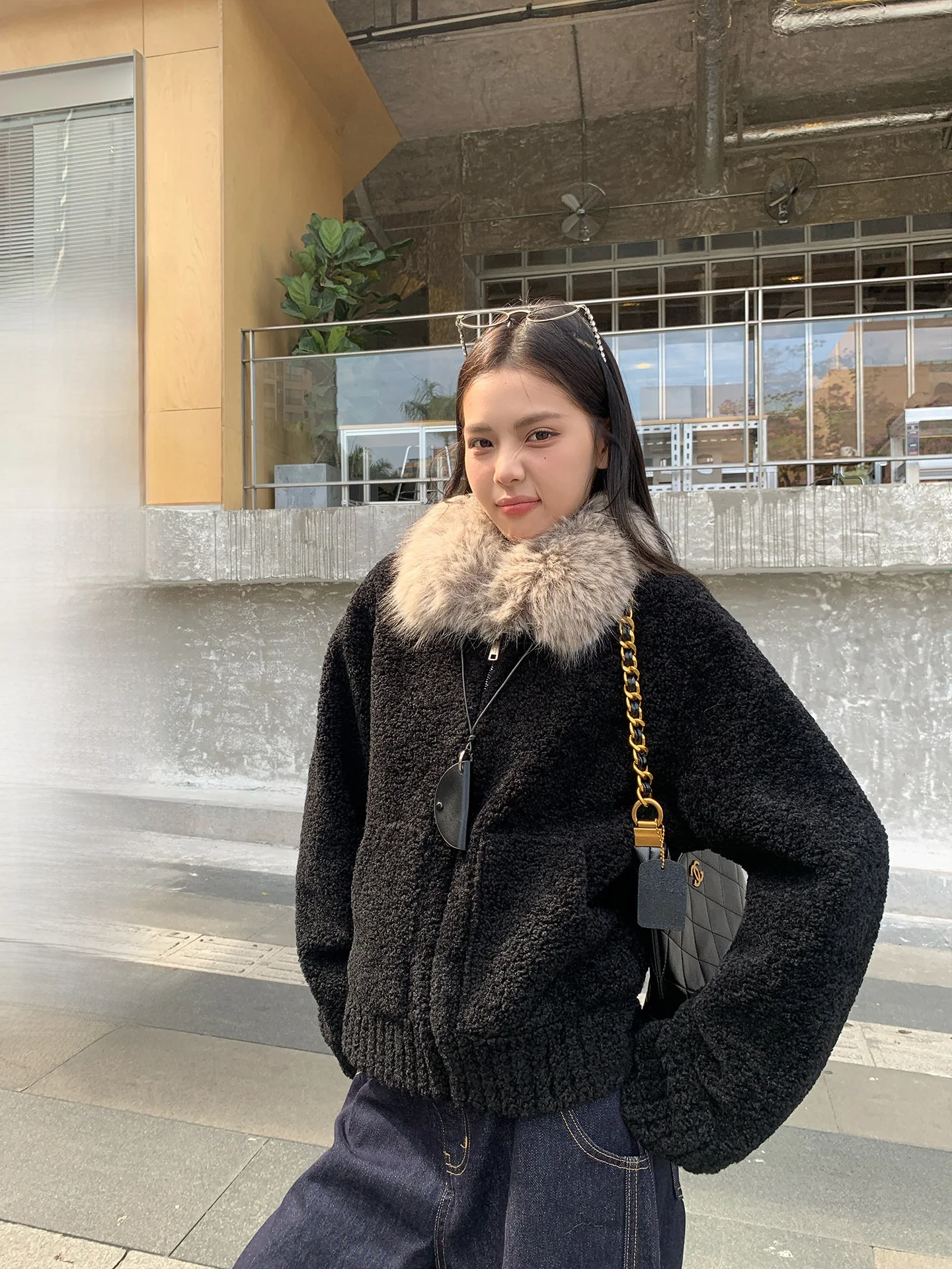 Thickened Lamb Fur Collar Coat Women's Winter Warm Loose Casual Top Stole Design Zipper Closure Long Sleeve Regular Length
Thickened Lamb Fur Collar Coat Women's Winter Warm Loose Casual Top Stole Design Zipper Closure Long Sleeve Regular Length