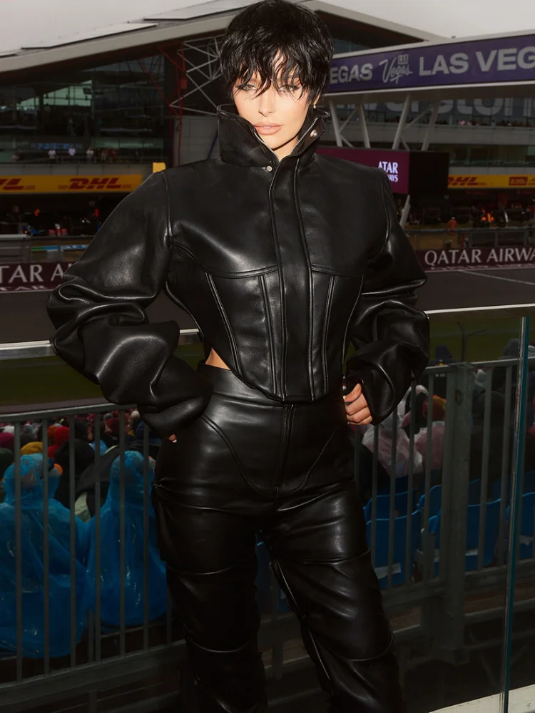 Chic High Collar Leather Jacket Lady Fashion Turtleneck Full Sleeve Waist Cinching Ultra-short Jackets Women Daily Street Wear
Chic High Collar Leather Jacket Lady Fashion Turtleneck Full Sleeve Waist Cinching Ultra-short Jackets Women Daily Street Wear