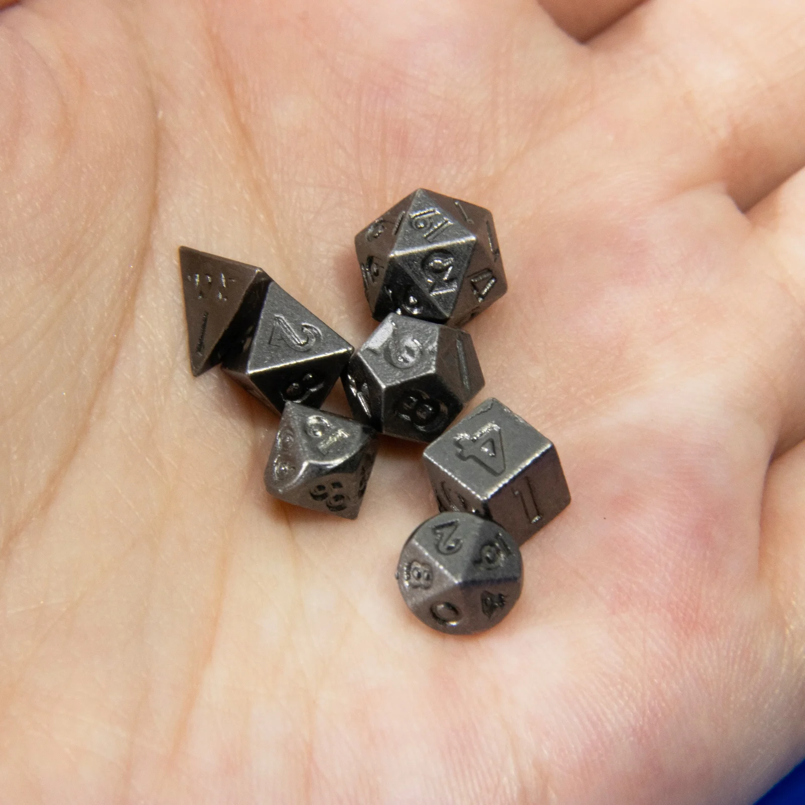 7pcs Mini Metal Dice Polyhedral D4-D20 Dice Tabletop Game Dice for DND TRPG
7pcs Mini Metal Dice Polyhedral D4-D20 Dice Tabletop Game Dice for DND TRPG