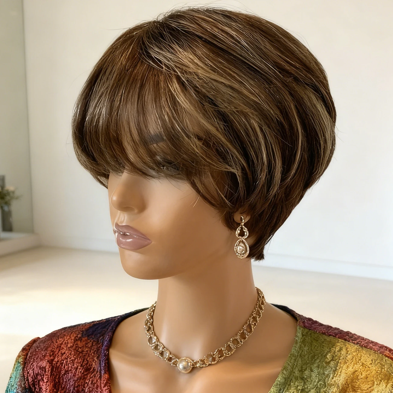 Стильная стрижка «пикси» цвета P4/27 для женщин, полностью машинная работа, из бразильских натуральных волос Remy, мягкая и комфортная.
Стильная стрижка «пикси» цвета P4/27 для женщин, полностью машинная работа, из бразильских натуральных волос Remy, мягкая и комфортная.