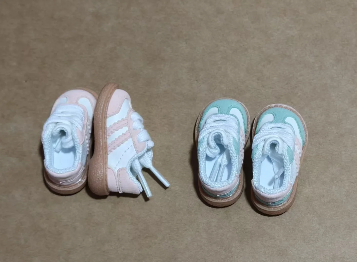 Повседневная универсальная разноцветная изысканная обувь с круглым носком, повседневная красная маленькая обувь 1/6, товары для девочек и мальчиков, подарки, аксессуары для кукол BJD
Повседневная универсальная разноцветная изысканная обувь с круглым носком, повседневная красная маленькая обувь 1/6, товары для девочек и мальчиков, подарки, аксессуары для кукол BJD