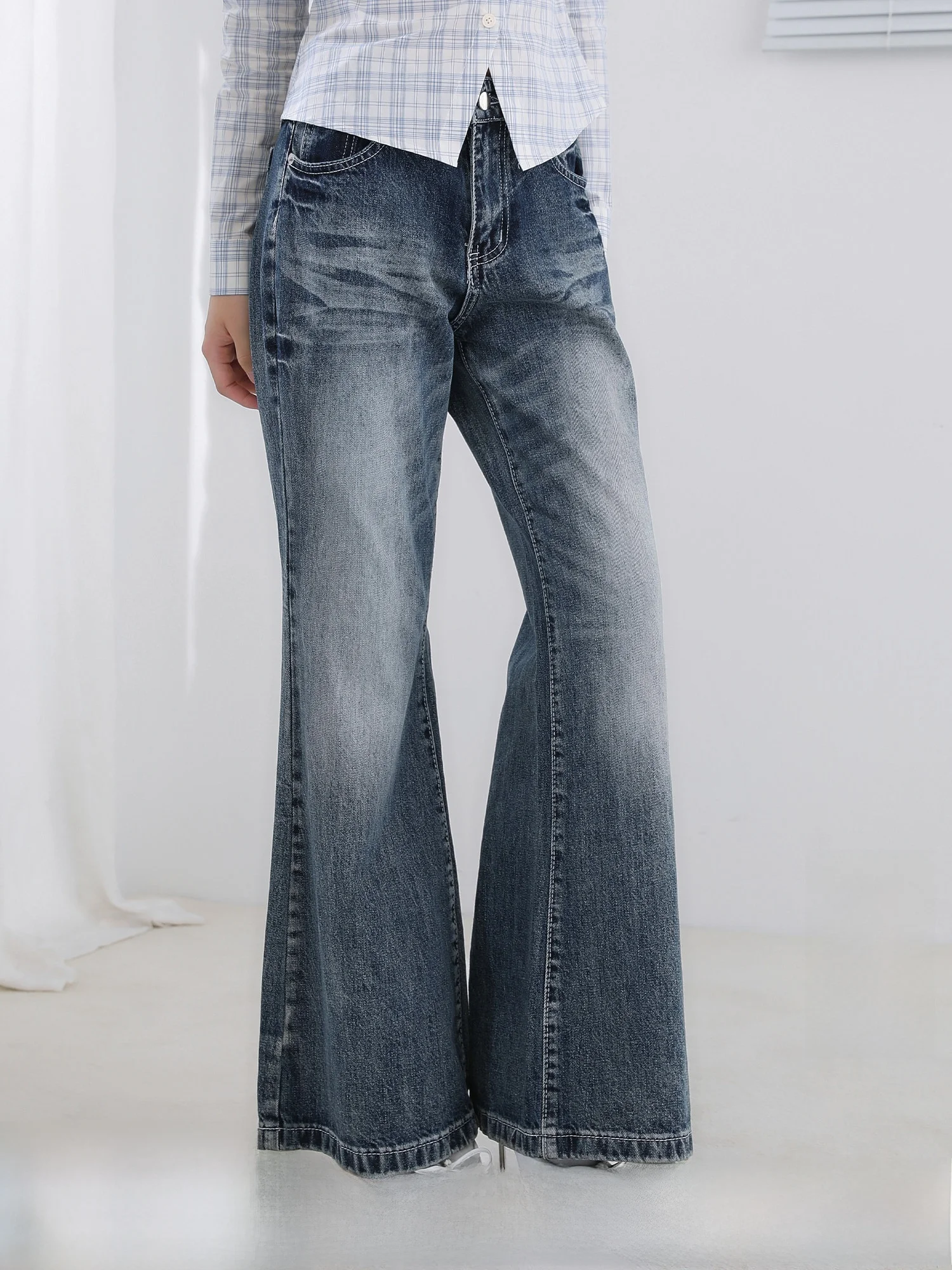 Джинсы Waed Blue Denim с высокой талией, широкие брюки в корейском стиле, повседневные универсальные длинные брюки с микро-клешем, дизайнерская новинка
Джинсы Waed Blue Denim с высокой талией, широкие брюки в корейском стиле, повседневные универсальные длинные брюки с микро-клешем, дизайнерская новинка