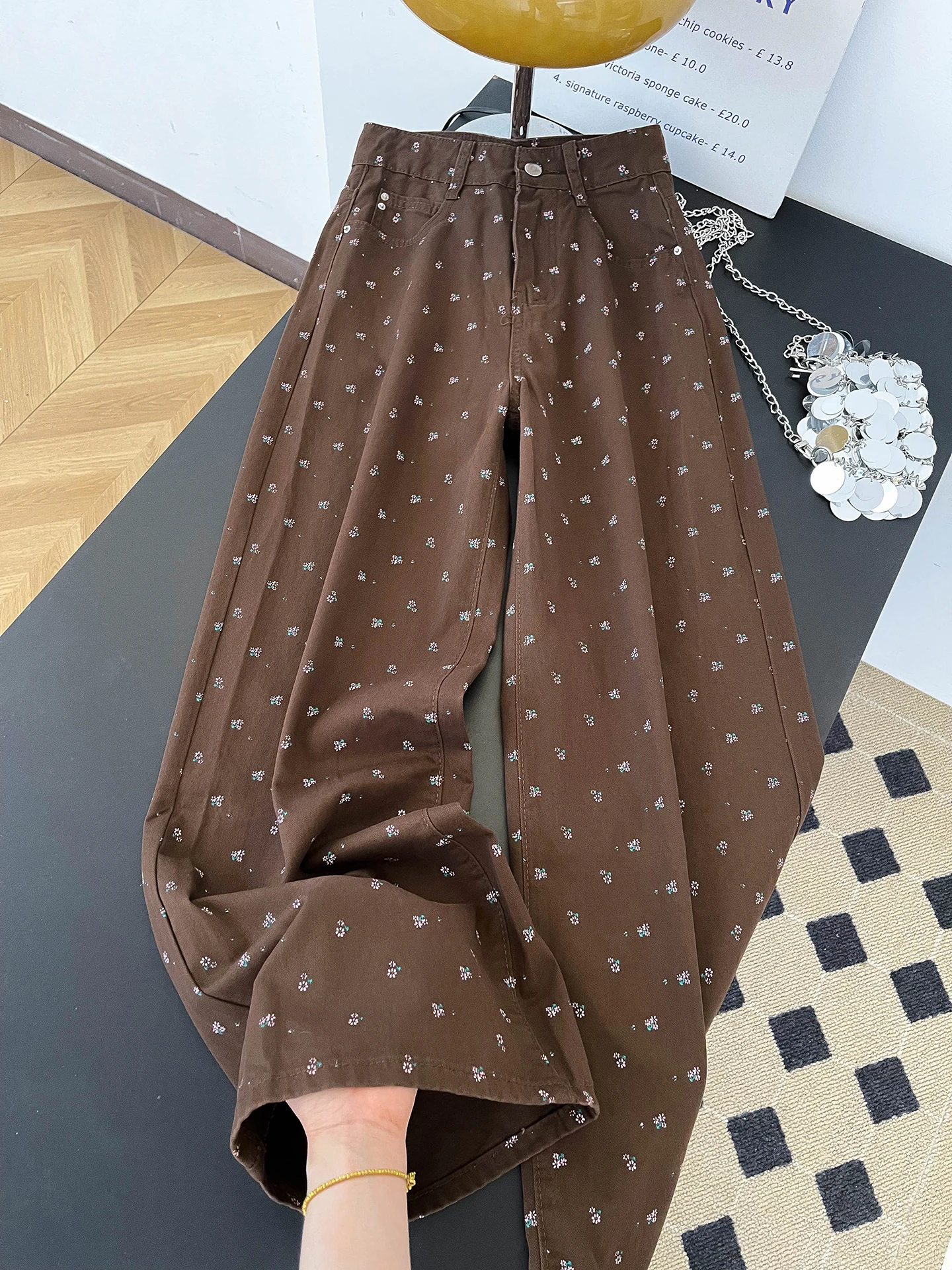 High Waist Wide Leg Floral Print American Style Brown Denim Jeans Women Summer Vintage Small Size Loose Drapey Straight Leg P...
High Waist Wide Leg Floral Print American Style Brown Denim Jeans Women Summer Vintage Small Size Loose Drapey Straight Leg P...