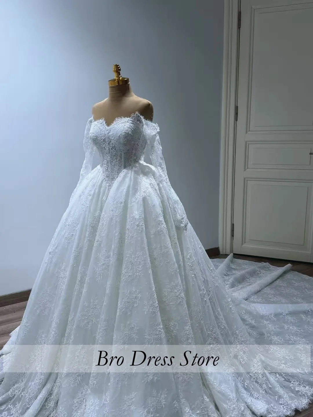 Customized Pearls Lace Long Sleeves V Neck Wedding Dresses for Woman Bride Pearl Corset Bridal Gown Ball Gown Vestidos De Novia
Customized Pearls Lace Long Sleeves V Neck Wedding Dresses for Woman Bride Pearl Corset Bridal Gown Ball Gown Vestidos De Novia