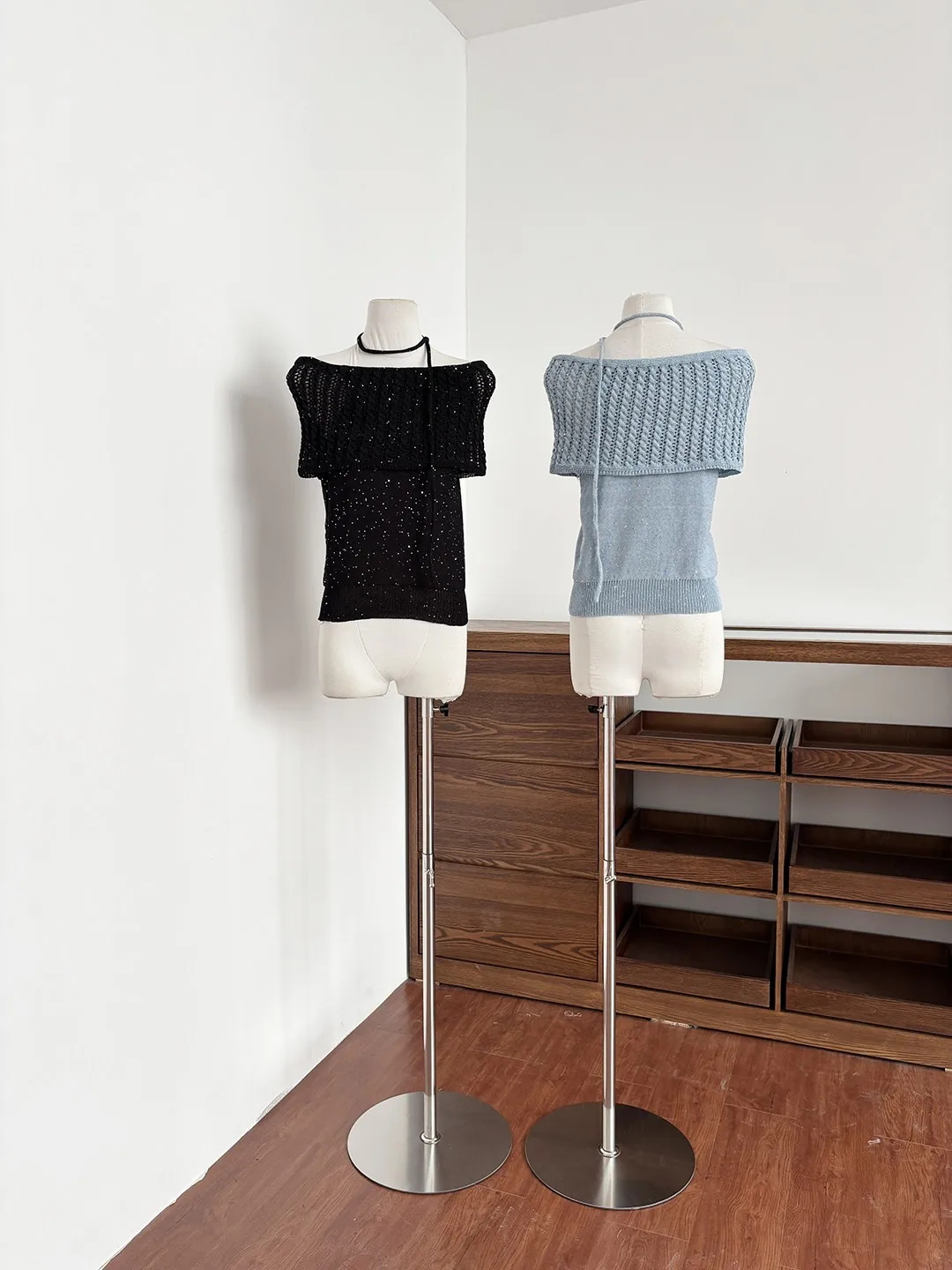 Spring 2026 Women's Slim Fit Knitted One Shoulder Top Vintage Design Commute Style Versatile Polyester Fiber Short Sleeve
Spring 2026 Women's Slim Fit Knitted One Shoulder Top Vintage Design Commute Style Versatile Polyester Fiber Short Sleeve