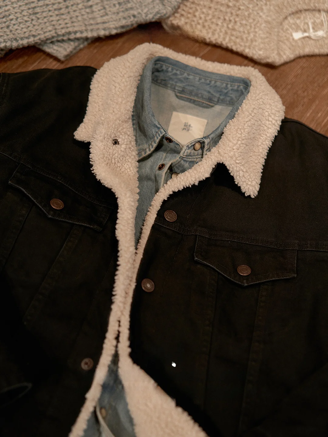 SIMWOOD Waed Canvas Jaet Loose Fit Lamb Velvet Simulation Vintage Sle Men's Winter Coat Long Sve Button Closure
SIMWOOD Waed Canvas Jaet Loose Fit Lamb Velvet Simulation Vintage Sle Men's Winter Coat Long Sve Button Closure