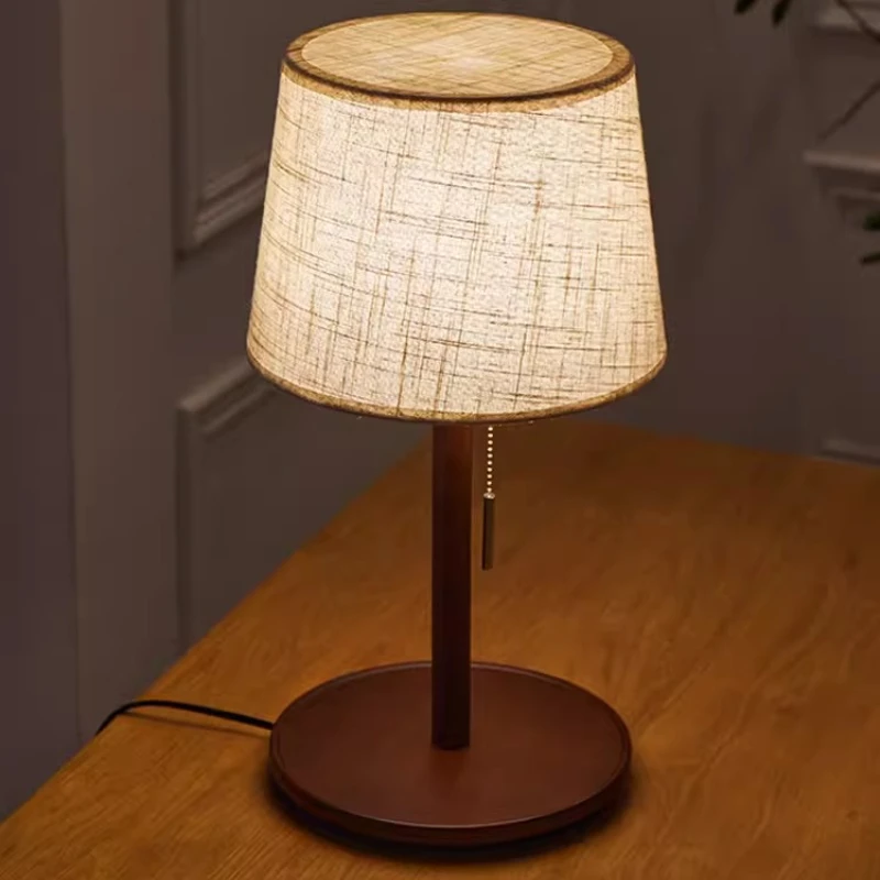 Walnut solid wood desk lamp, simple and warm bedroom, Nordic style, master bedroom, retro bedside lamp, medieval
Walnut solid wood desk lamp, simple and warm bedroom, Nordic style, master bedroom, retro bedside lamp, medieval