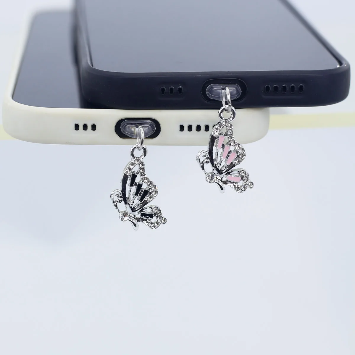 Abstract Rhinestone Half Butterfly Phone Dust Plug Accessory Decoration For Iphone17 Type-C Port Gift Pendant Lanyard 
Abstract Rhinestone Half Butterfly Phone Dust Plug Accessory Decoration For Iphone17 Type-C Port Gift Pendant Lanyard