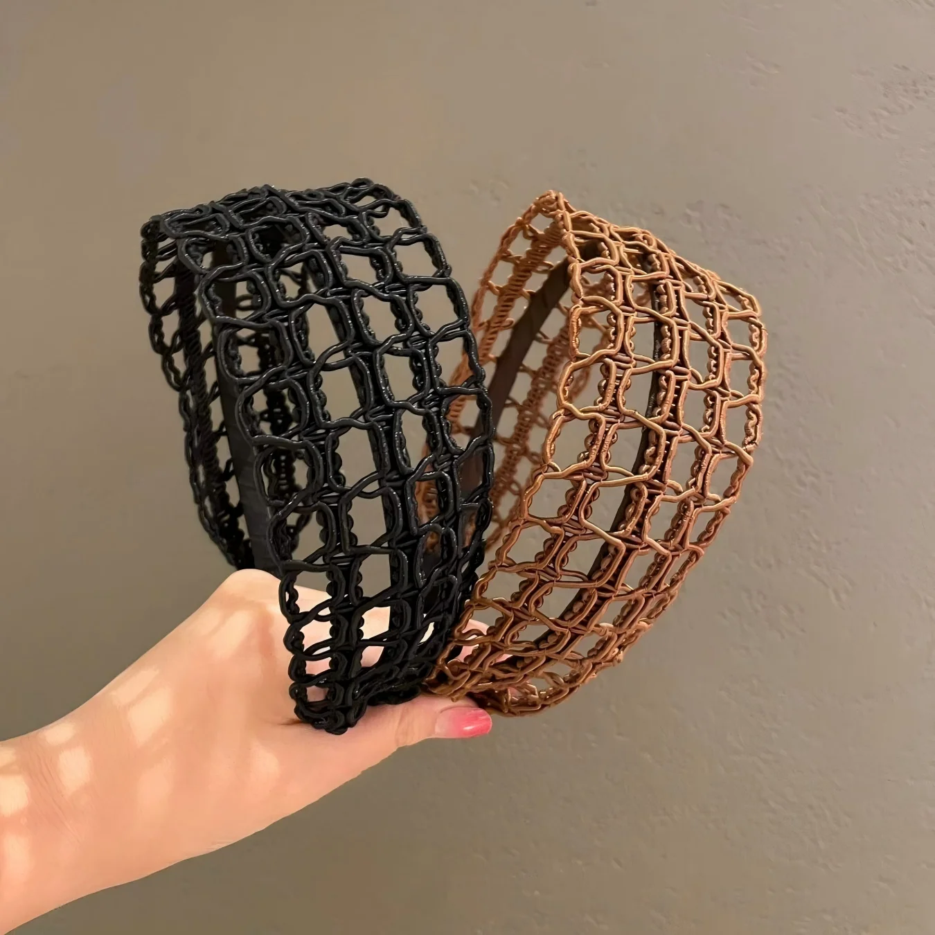 2026 Summer NewSimple Hollow Knitted Hairband Women's Wide Edge Headpiece,Black Fashionable Versatile Hair ClipShows Temperament
2026 Summer NewSimple Hollow Knitted Hairband Women's Wide Edge Headpiece,Black Fashionable Versatile Hair ClipShows Temperament